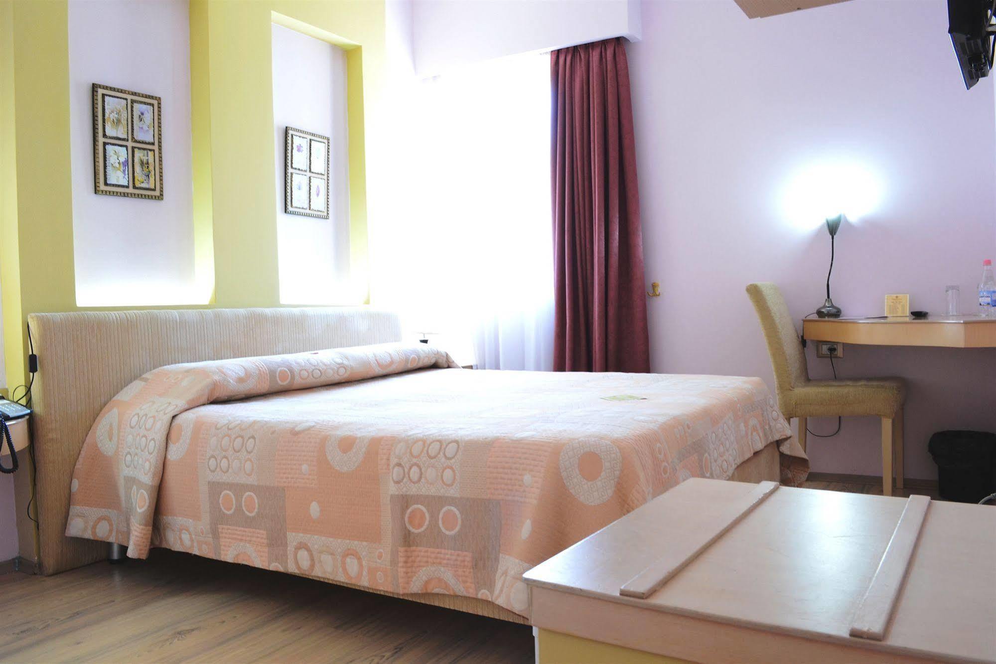 Отель Theranda Boutique